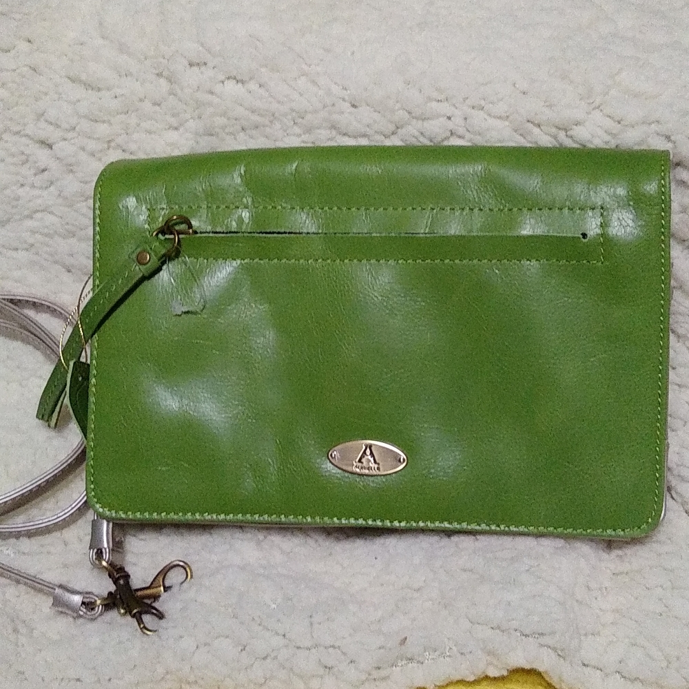 NWOT Arielle 💚 Leather  Crossbody Bag